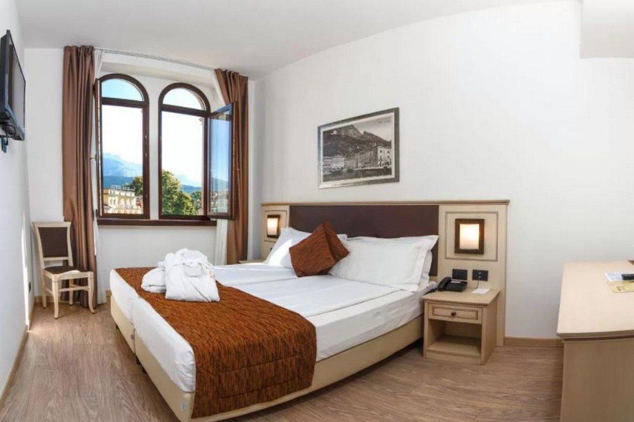 ריבה דל גארדה Hotel Europa - Skypool & Panorama מראה חיצוני תמונה